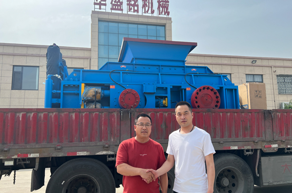 河南客戶試機(ji)后(hou)決(jue)定(ding)投(tou)産(chan)液(ye)壓對(dui)輥機