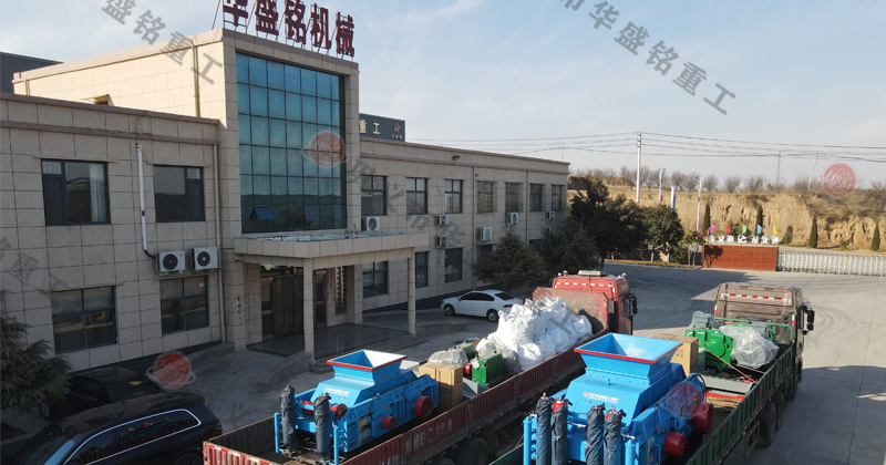 砂石(shi)料廠(chang)使(shi)用(yong)的(de)破碎機(ji)有哪些(xie)？對輥破(po)如(ru)何選型？