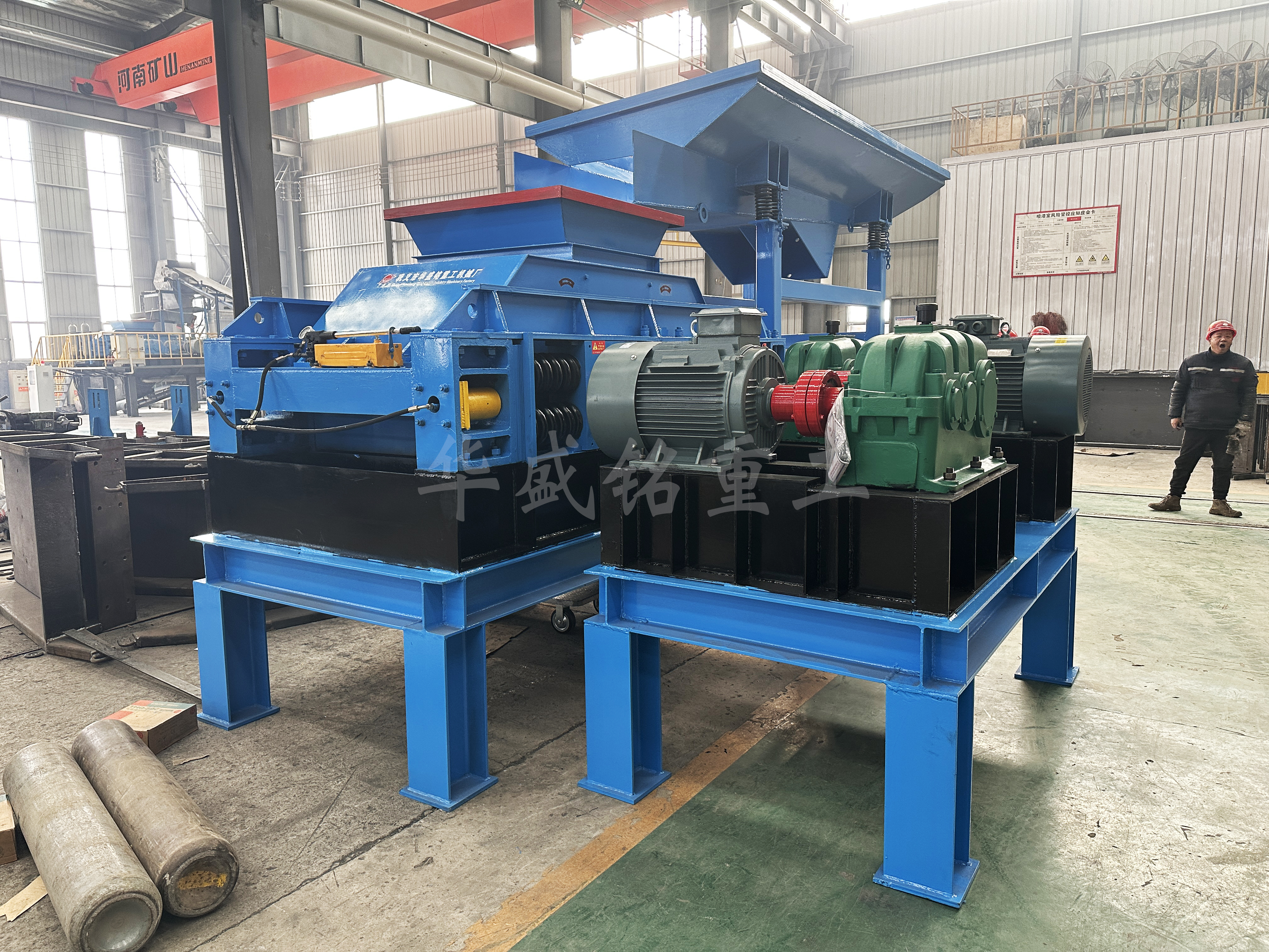 銑(xian)鑤料(liao)破(po)碎機