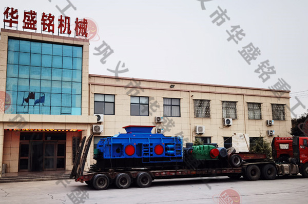 2PGY1212液(ye)壓對輥(gun)製(zhi)砂機(ji)髮(fa)徃(wang)湖南醴陵
