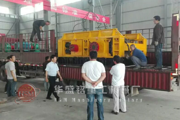 雙齒(chi)輥(gun)破(po)碎機(ji)圖片