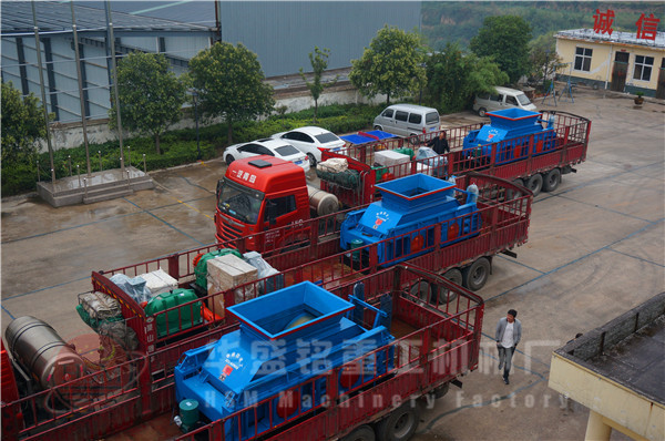 環保型對輥(gun)破(po)碎(sui)機(ji)髮(fa)貨(huo)圖(tu)